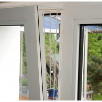TRIXIE Protective Grille for Windows Metal, side - aizsargrestes logam